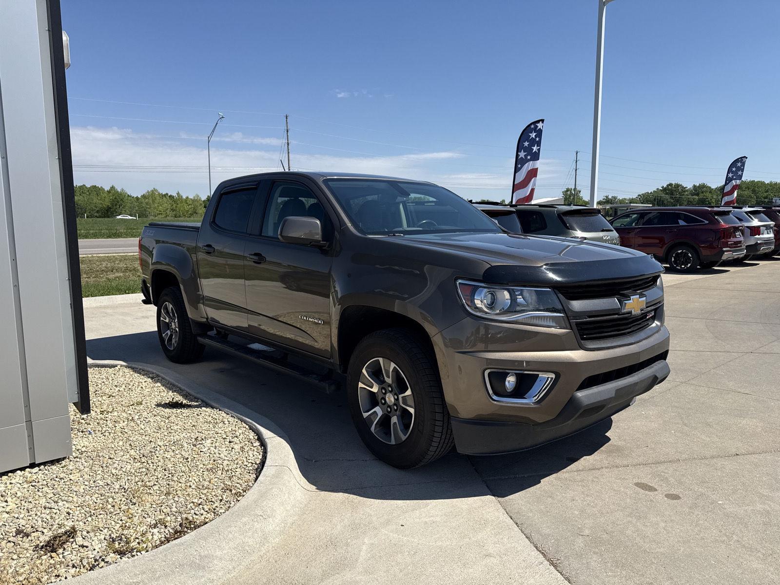 View vehicle photo 3