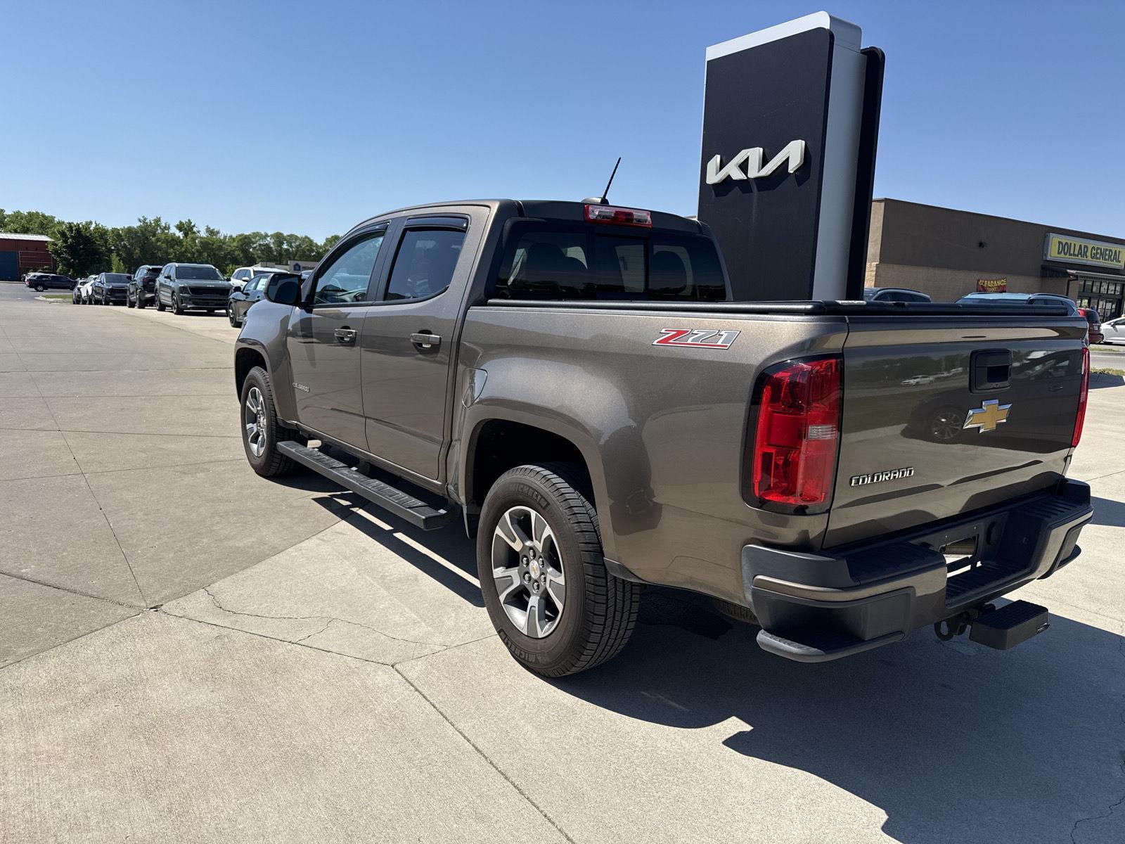 View vehicle photo 7