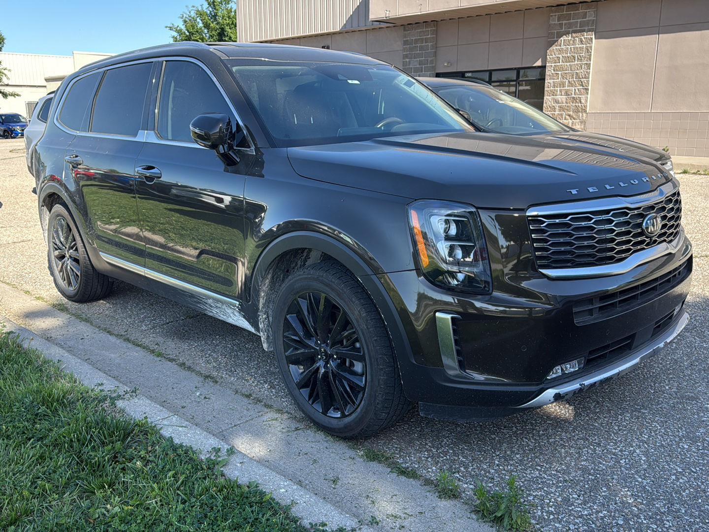 View vehicle photo 2