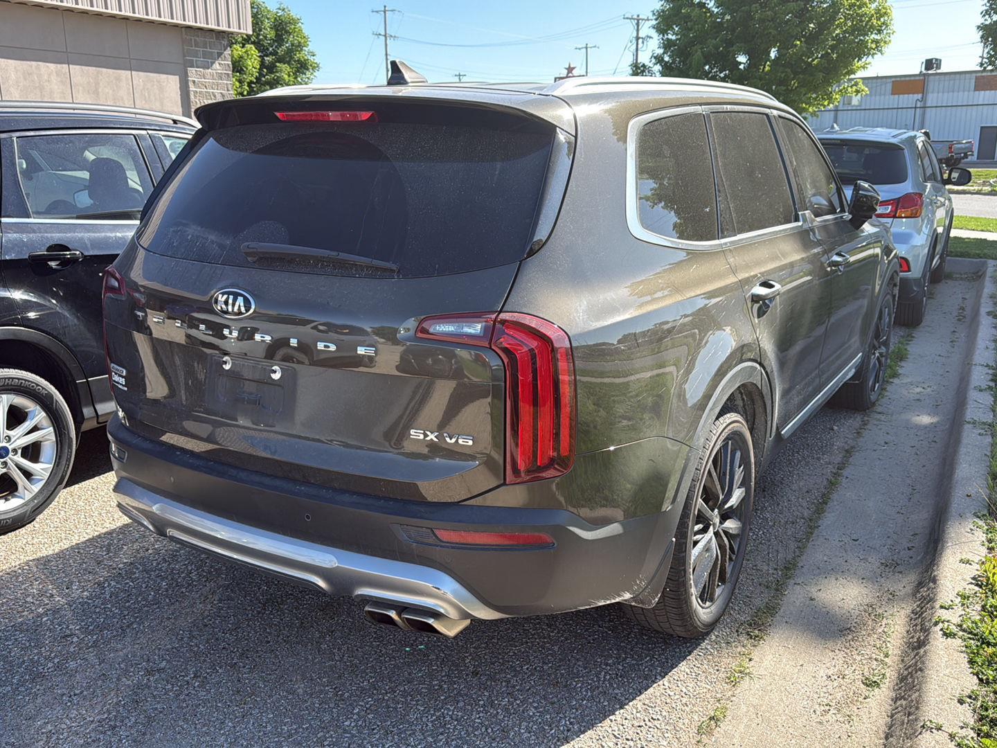 View vehicle photo 3