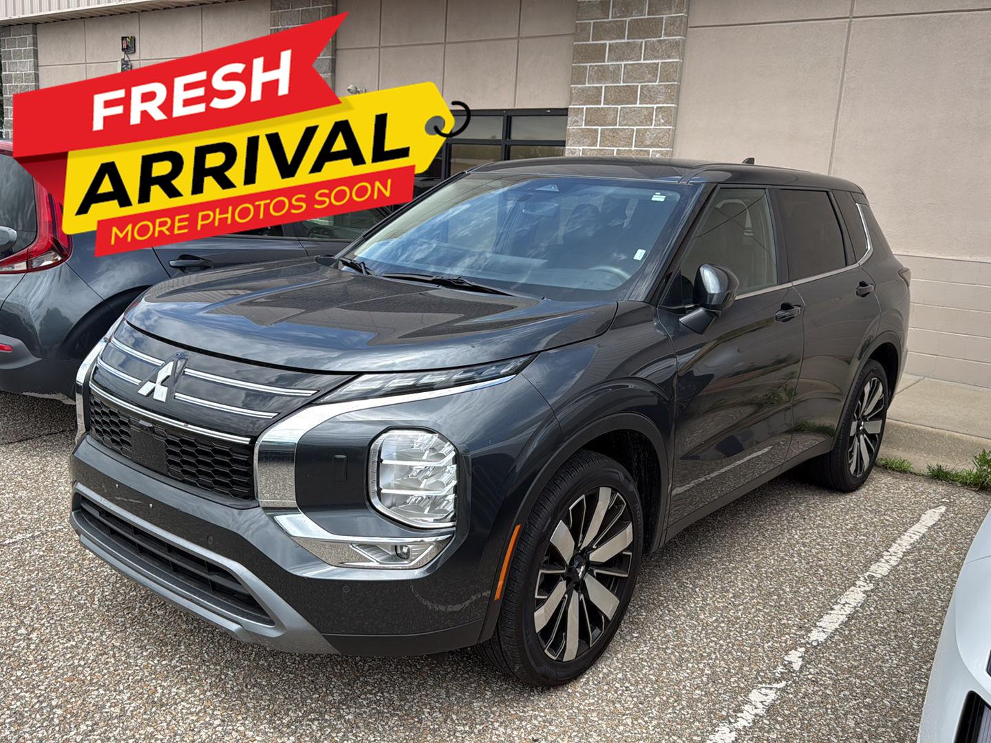 Graphite Gray 2025 Mitsubishi Outlander SUV / Crossover Front-Wheel Drive Continuously Variable Transmission