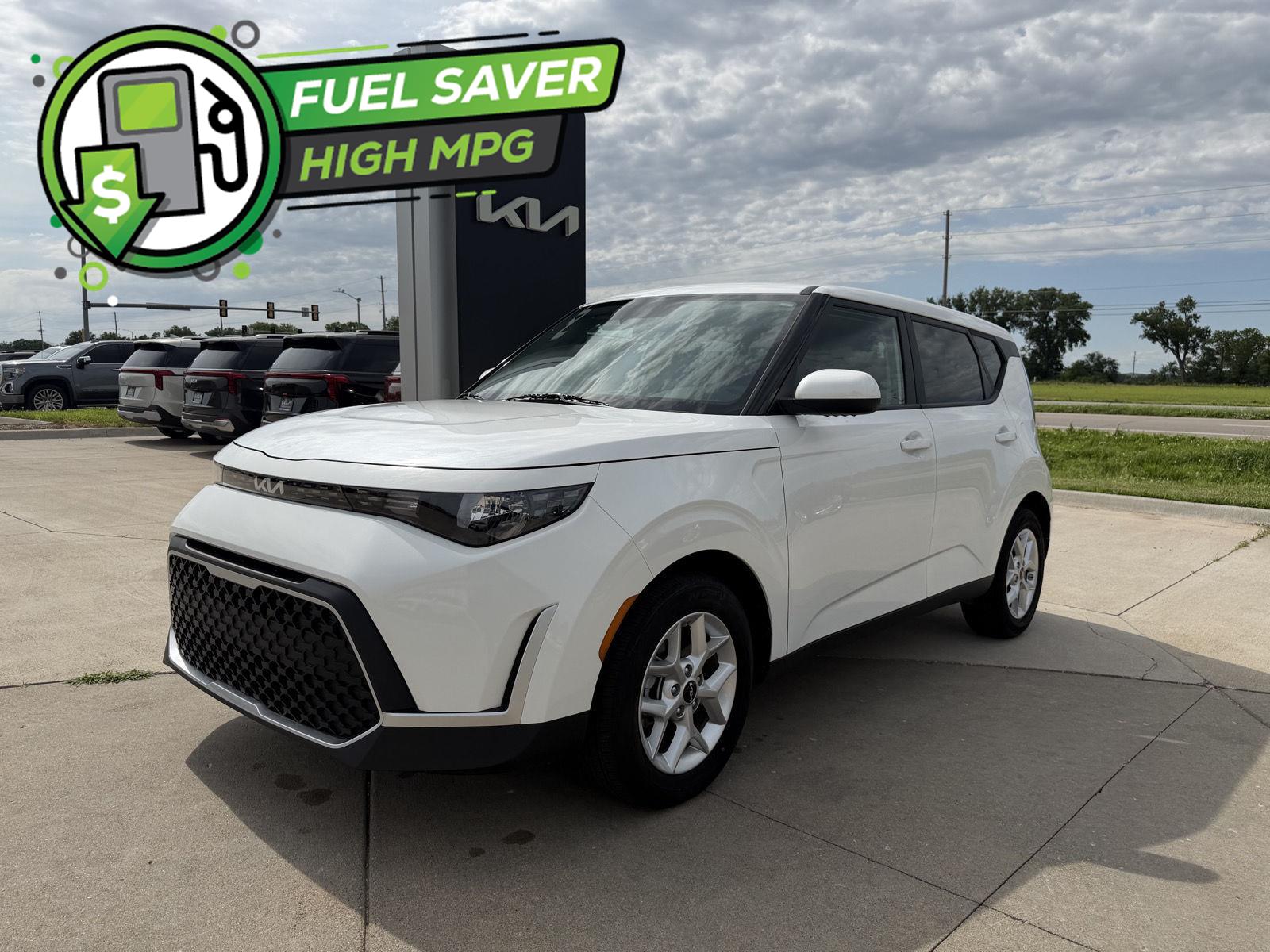 Snow White Pearl 2024 Kia Soul SUV / Crossover Front-Wheel Drive Continuously Variable Transmission