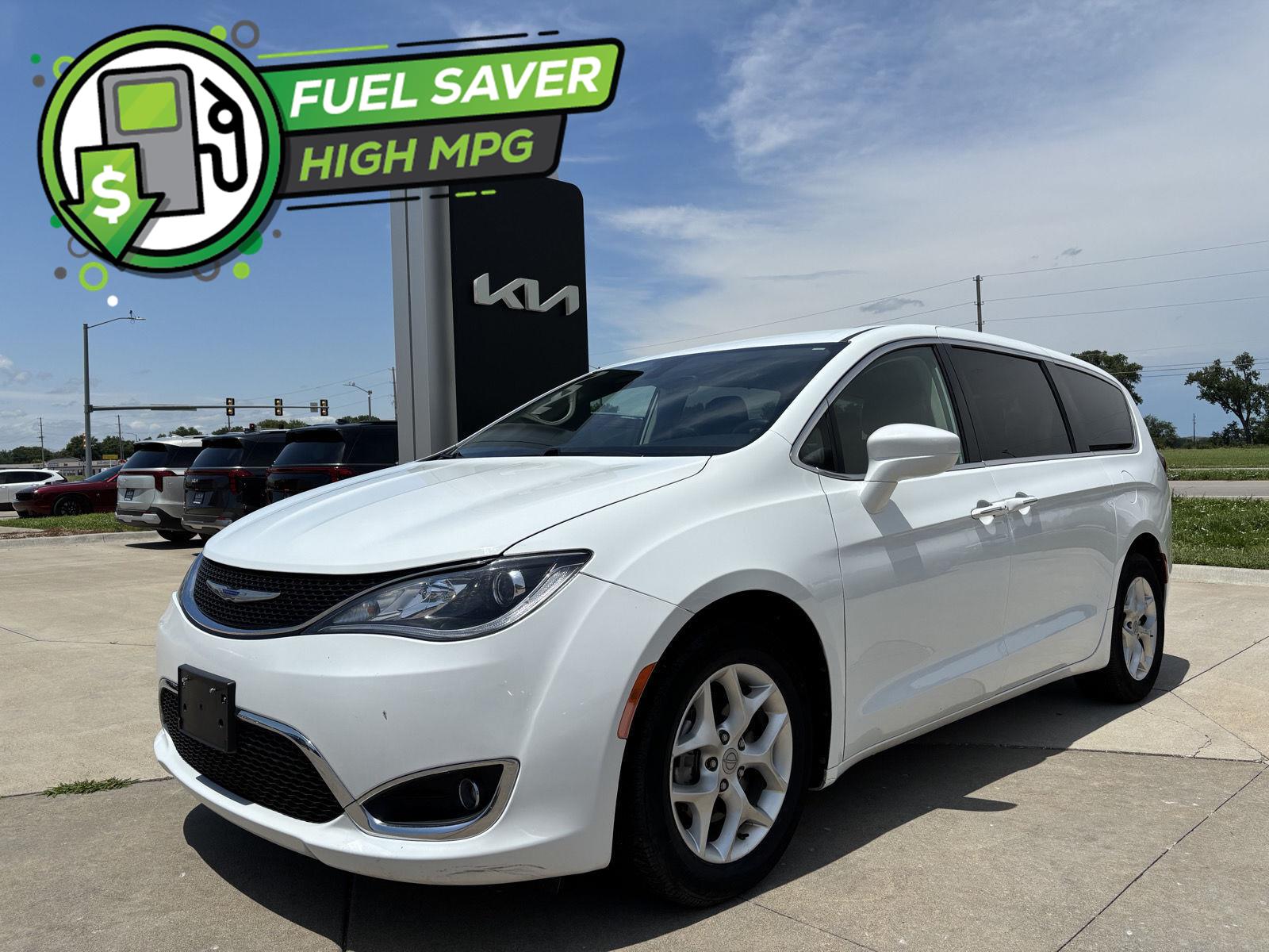 White 2020 Chrysler Pacifica Minivan Front-Wheel Drive 
