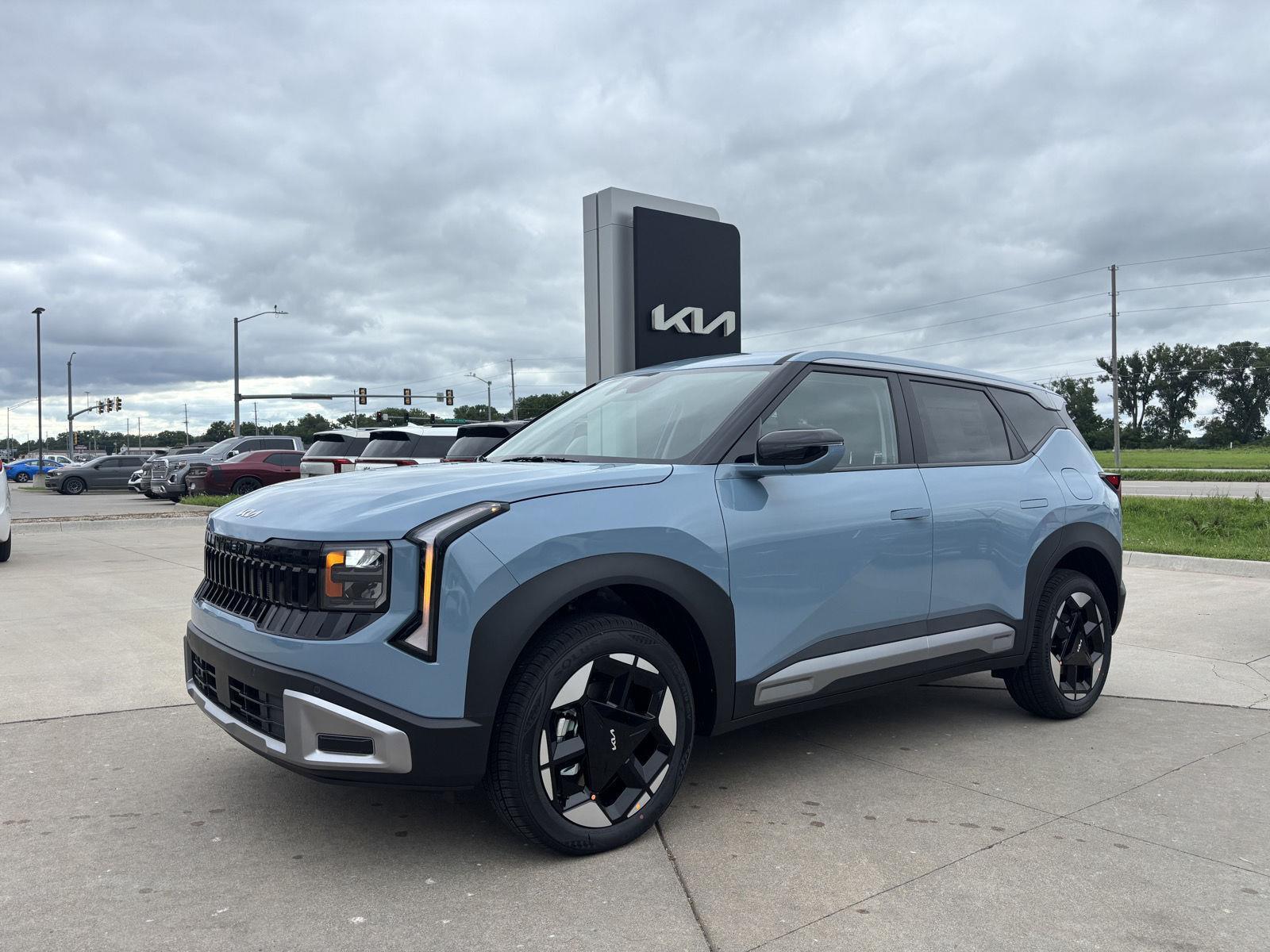Frost Blue 2027 Kia Seltos SUV / Crossover All-Wheel Drive Continuously Variable Transmission
