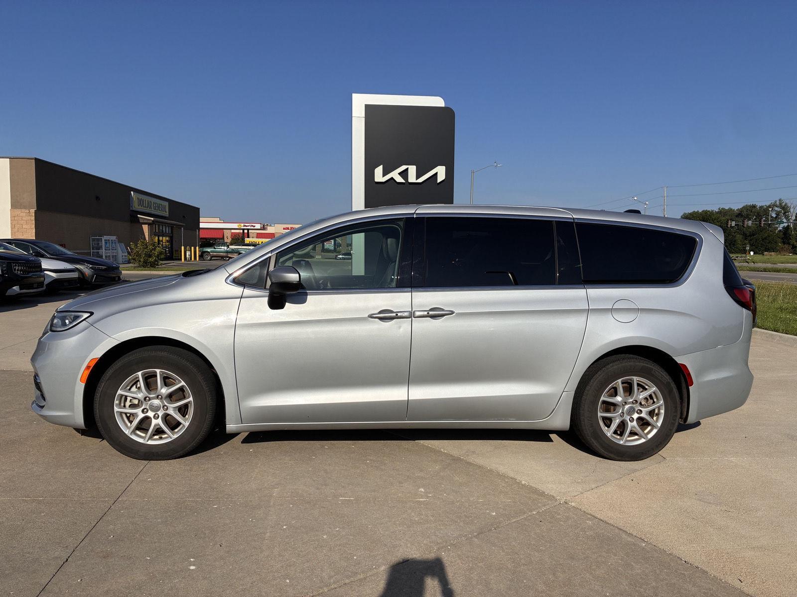 View vehicle photo 2