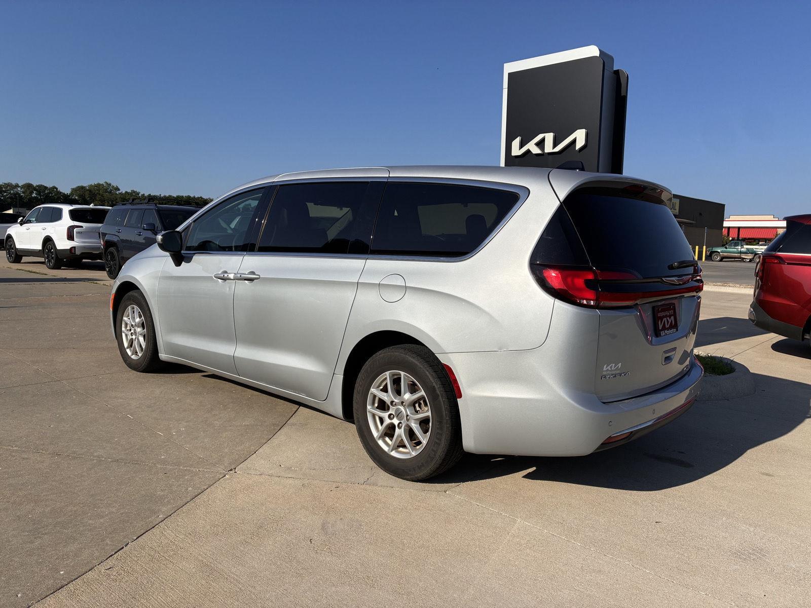 View vehicle photo 3