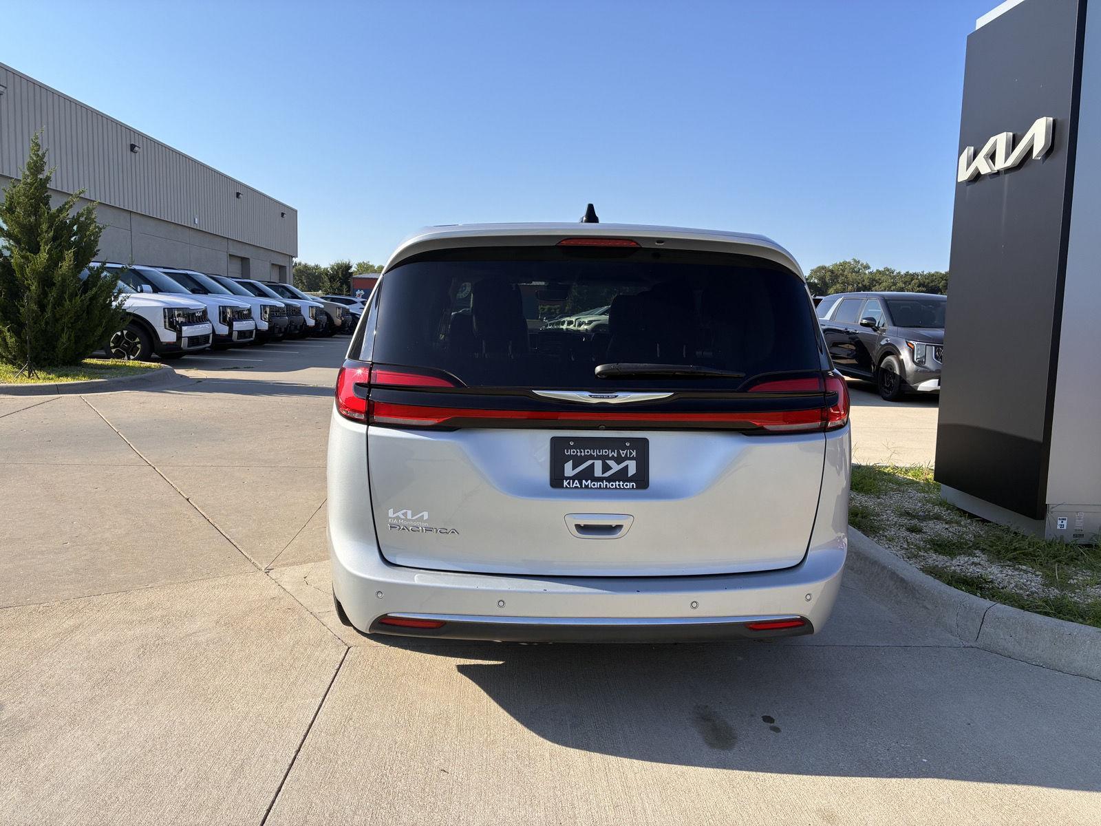 View vehicle photo 4