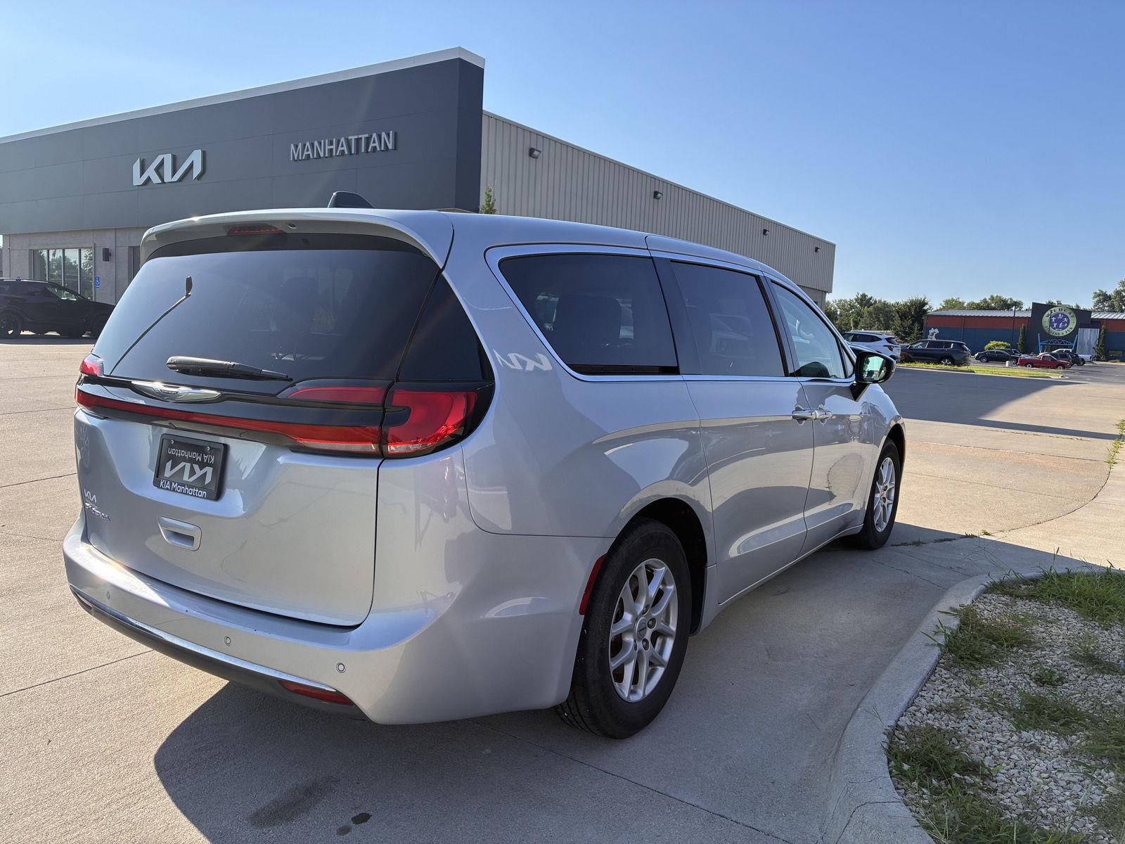 View vehicle photo 5