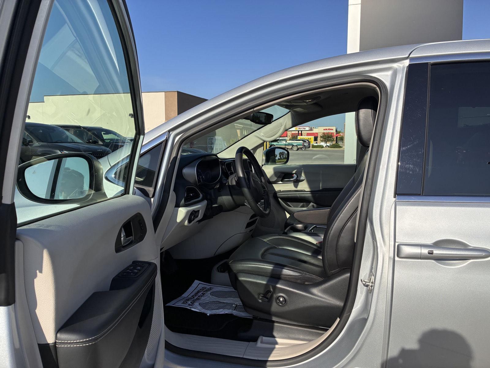 View vehicle photo 7