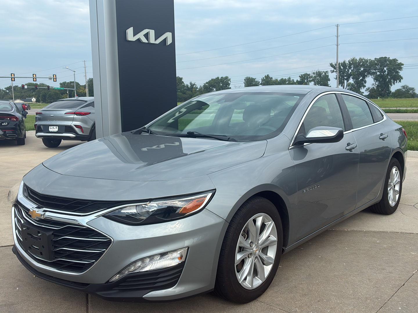 Sterling Gray Metallic 2024 Chevrolet Malibu Sedan Front-Wheel Drive Continuously Variable Transmission