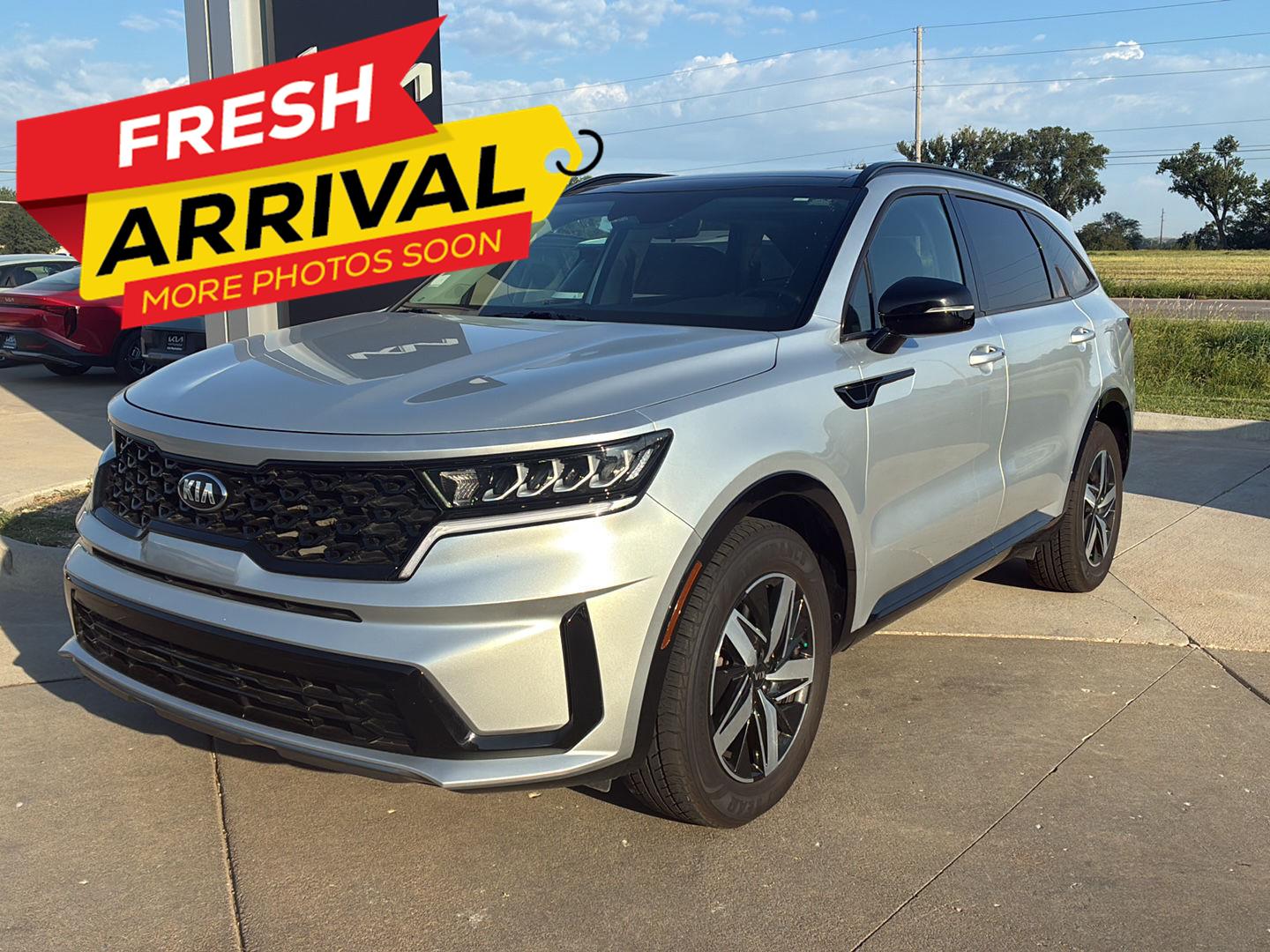 Sparkling Silver 2021 Kia Sorento SUV / Crossover Front-Wheel Drive Automatic