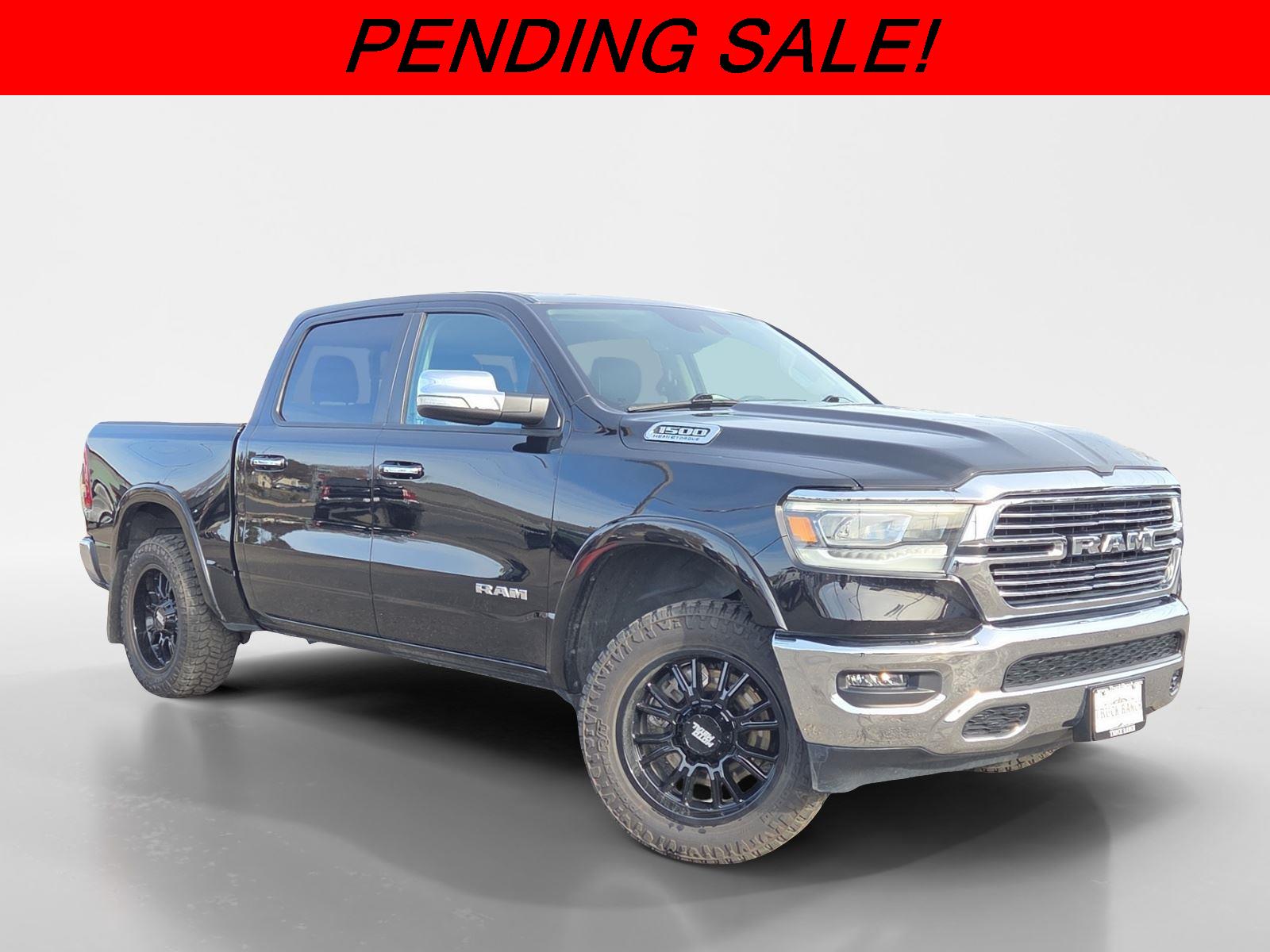 Diamond Black Crystal Pearlcoat 2022 RAM 1500 Laramie Crew Cab 4WD Pickup Truck Four-Wheel Drive 8-Speed Automatic