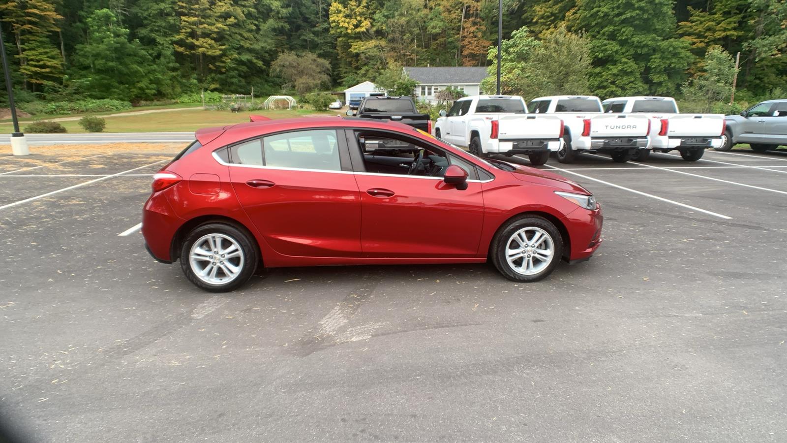 Used 2018 Chevrolet Cruze LT with VIN 3G1BE6SM5JS594312 for sale in Westminster, VT