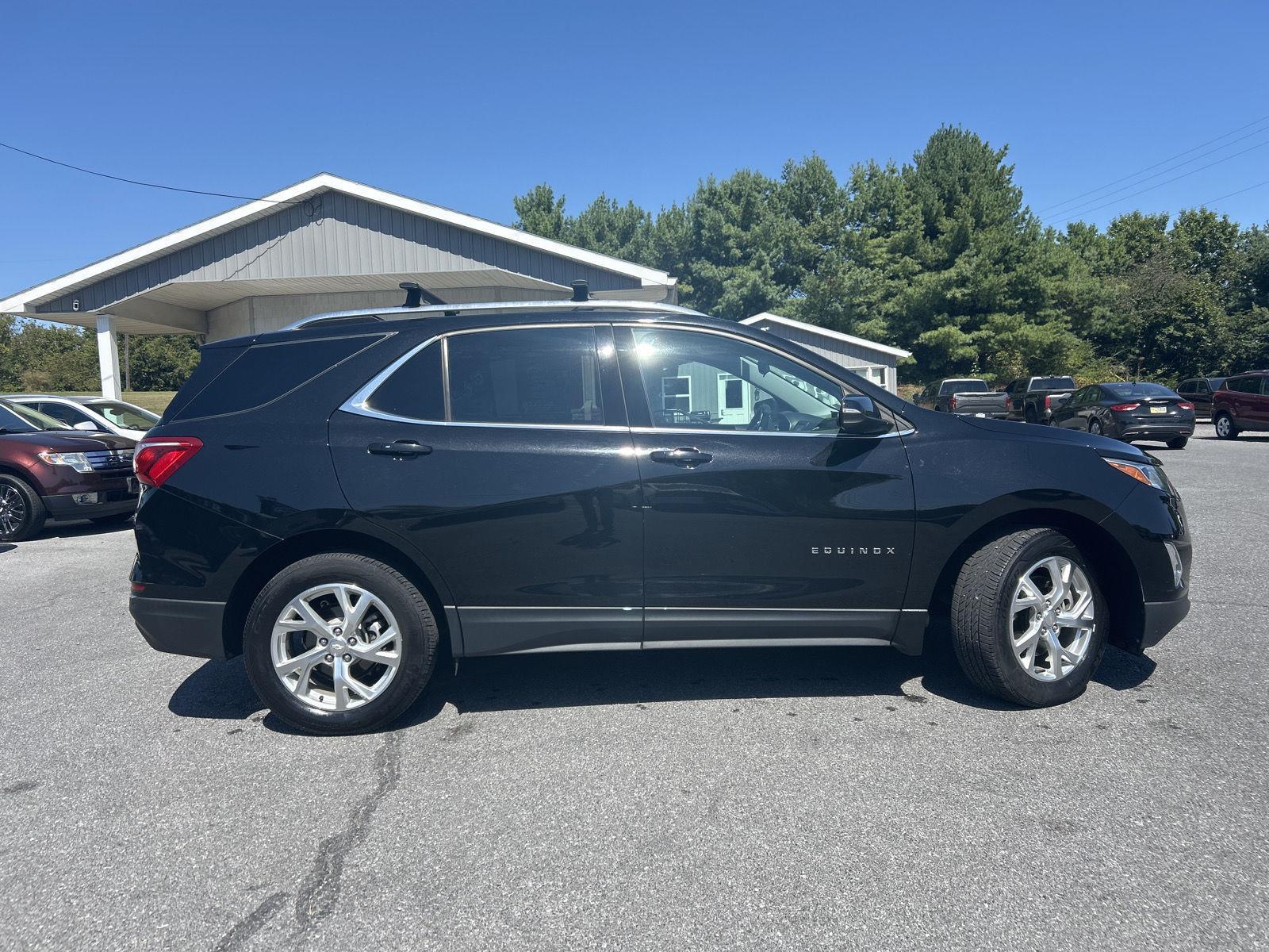 2018 Chevrolet Equinox LT photo 2