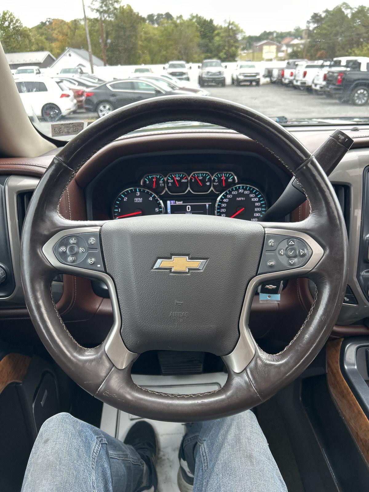 2015 Chevrolet Silverado 1500 High Country photo 9