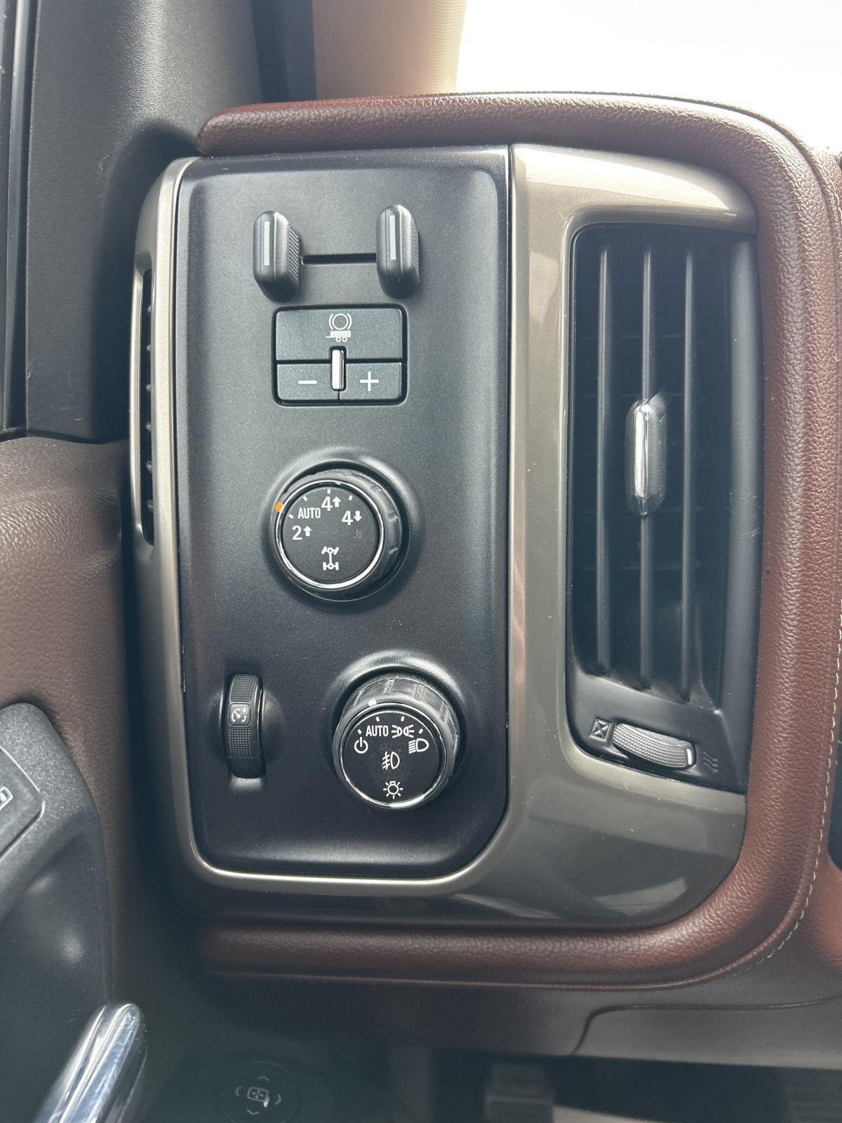 2015 Chevrolet Silverado 1500 High Country photo 10