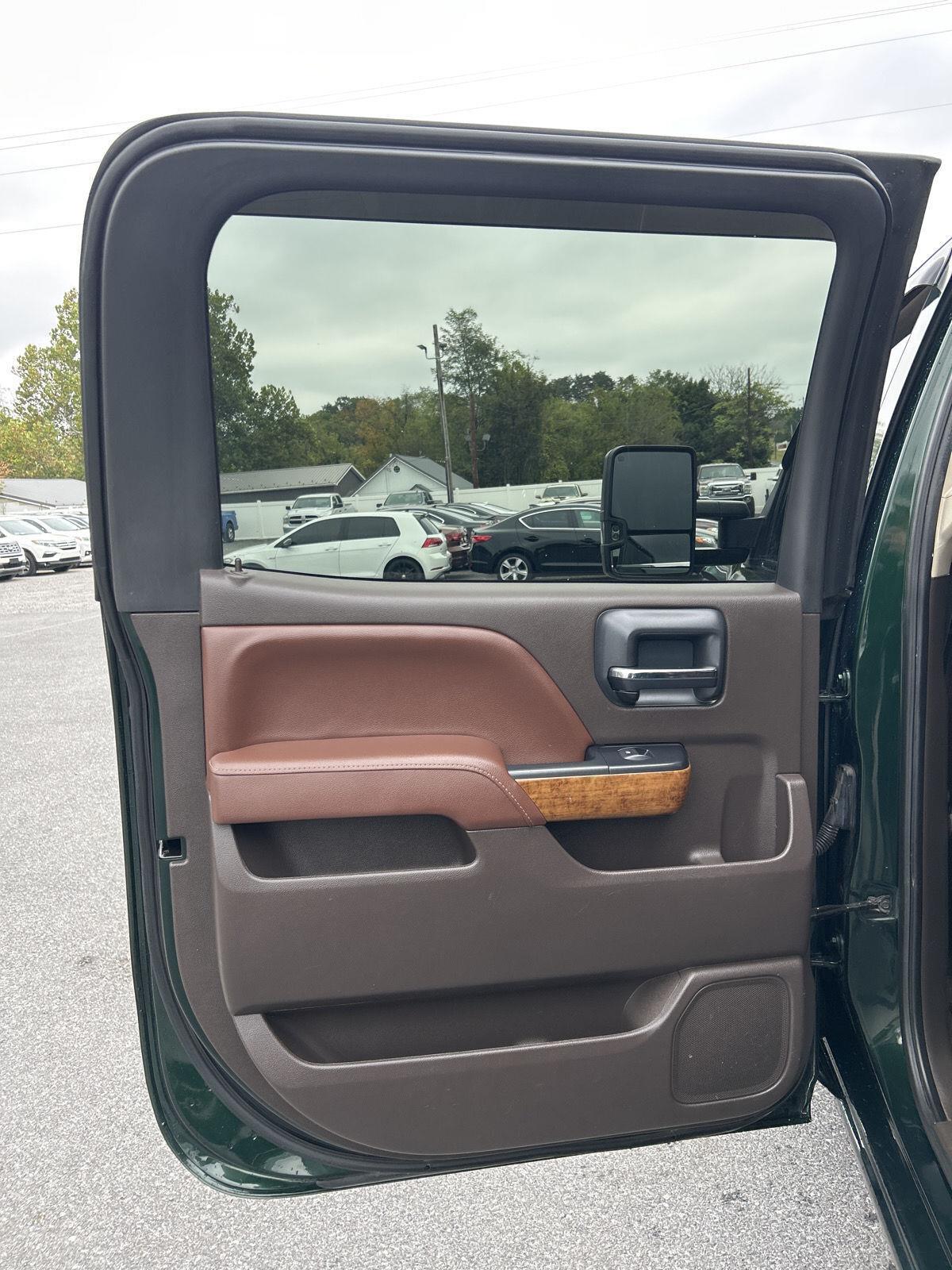 2015 Chevrolet Silverado 1500 High Country photo 21