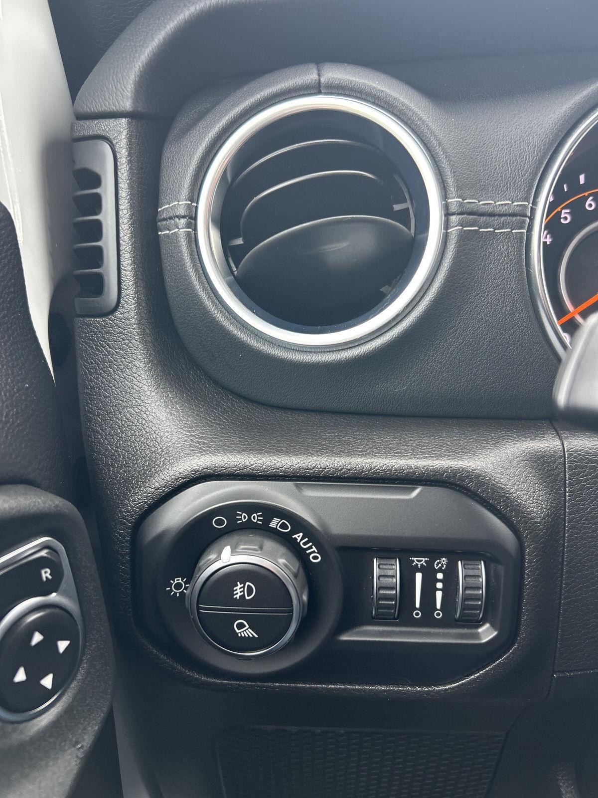 2020 Jeep Gladiator Overland photo 10
