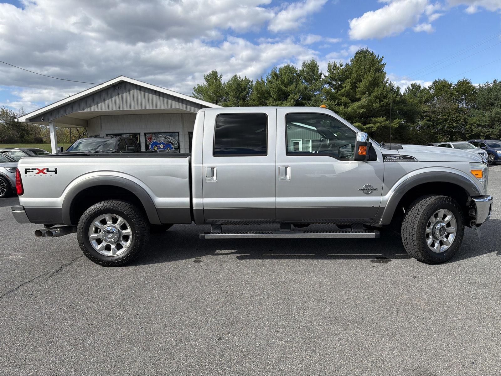 2011 Ford F-250 Lariat photo 2
