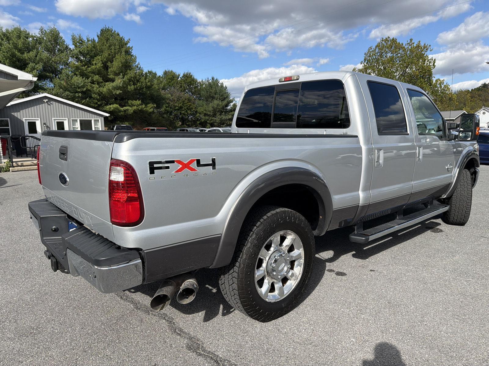 2011 Ford F-250 Lariat photo 3