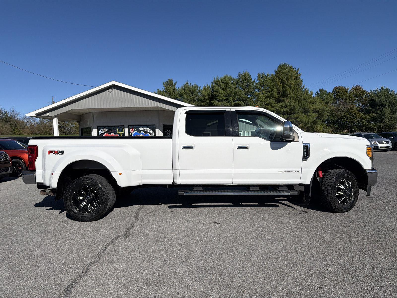 2017 Ford F-350 Super Duty XLT's photo