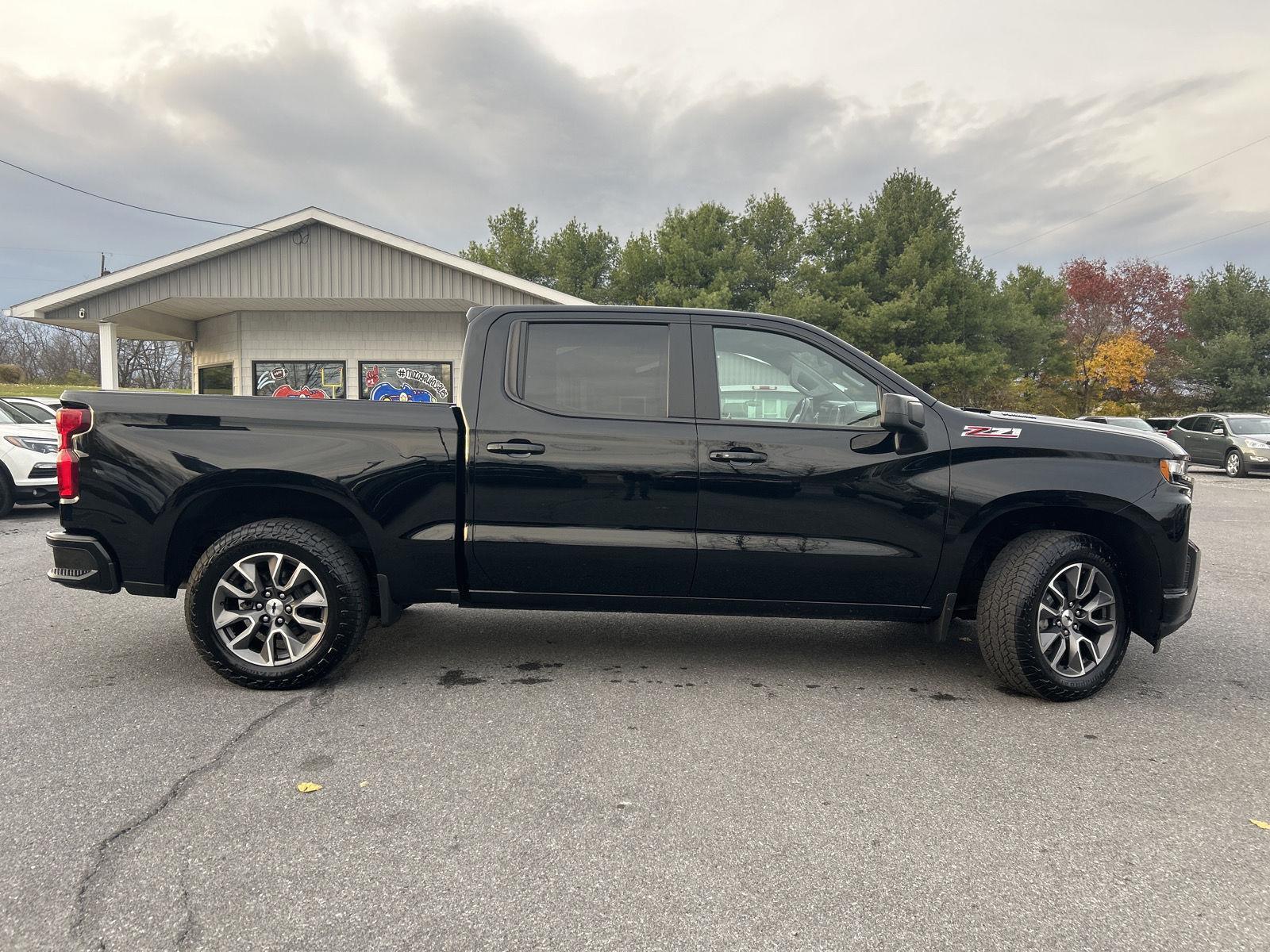 2020 Chevrolet Silverado 1500 RST photo 2