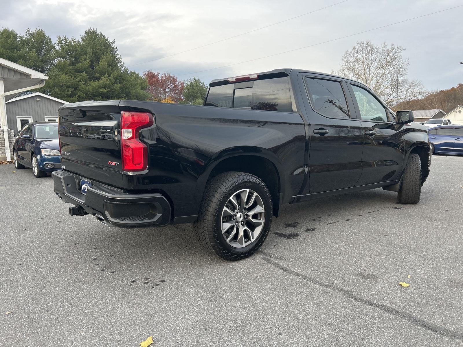 2020 Chevrolet Silverado 1500 RST photo 3