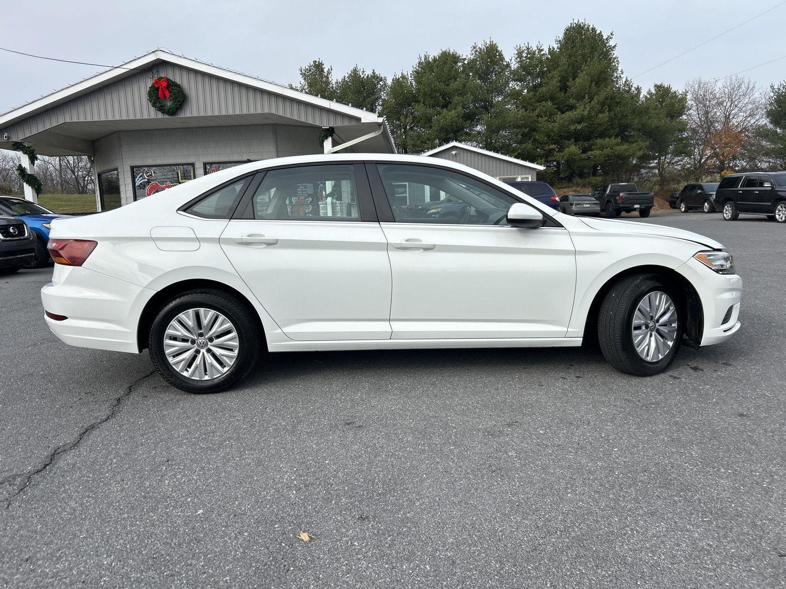 2019 Volkswagen Jetta S photo 2