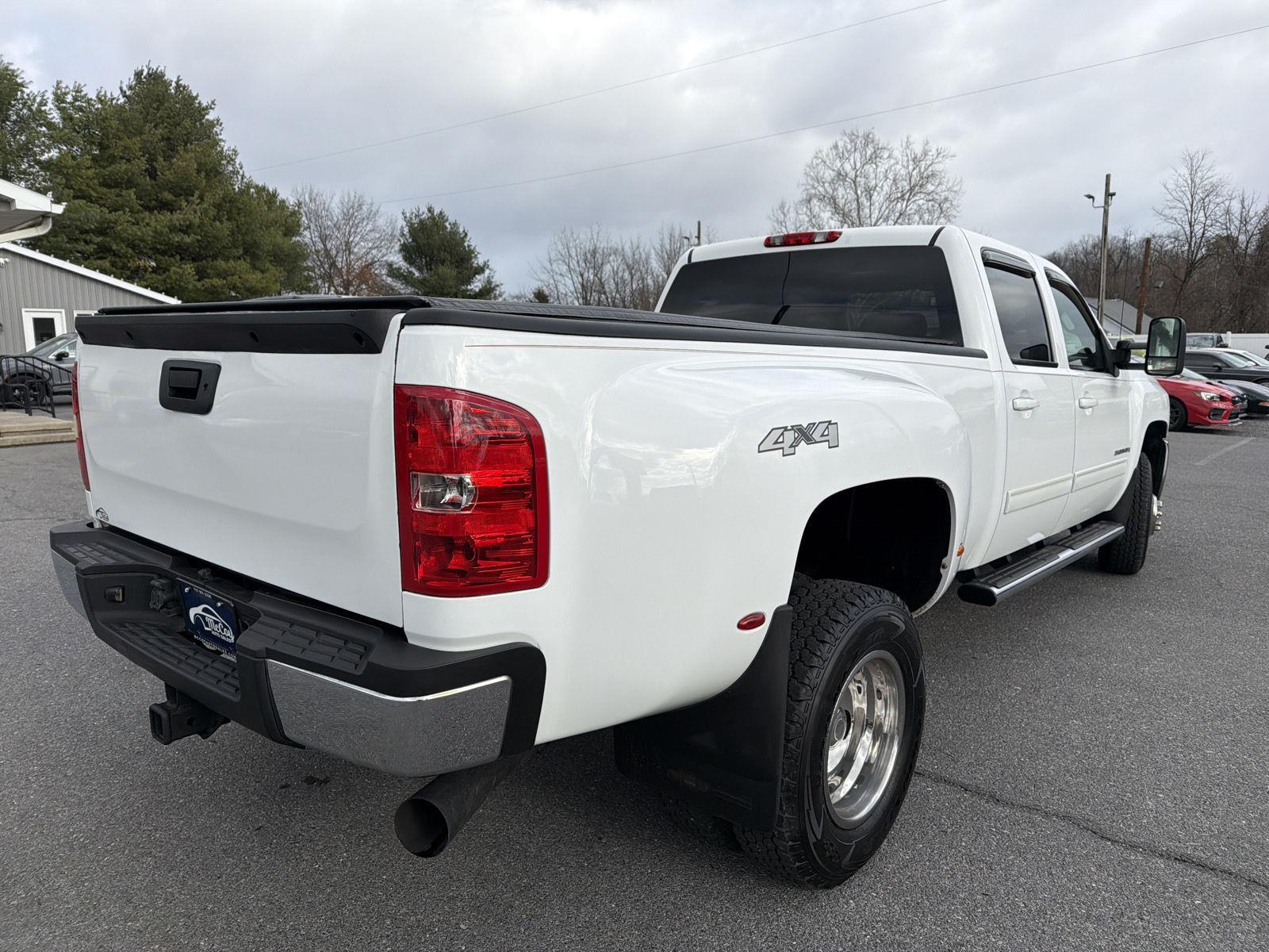 2009 Chevrolet Silverado 3500HD LTZ photo 2