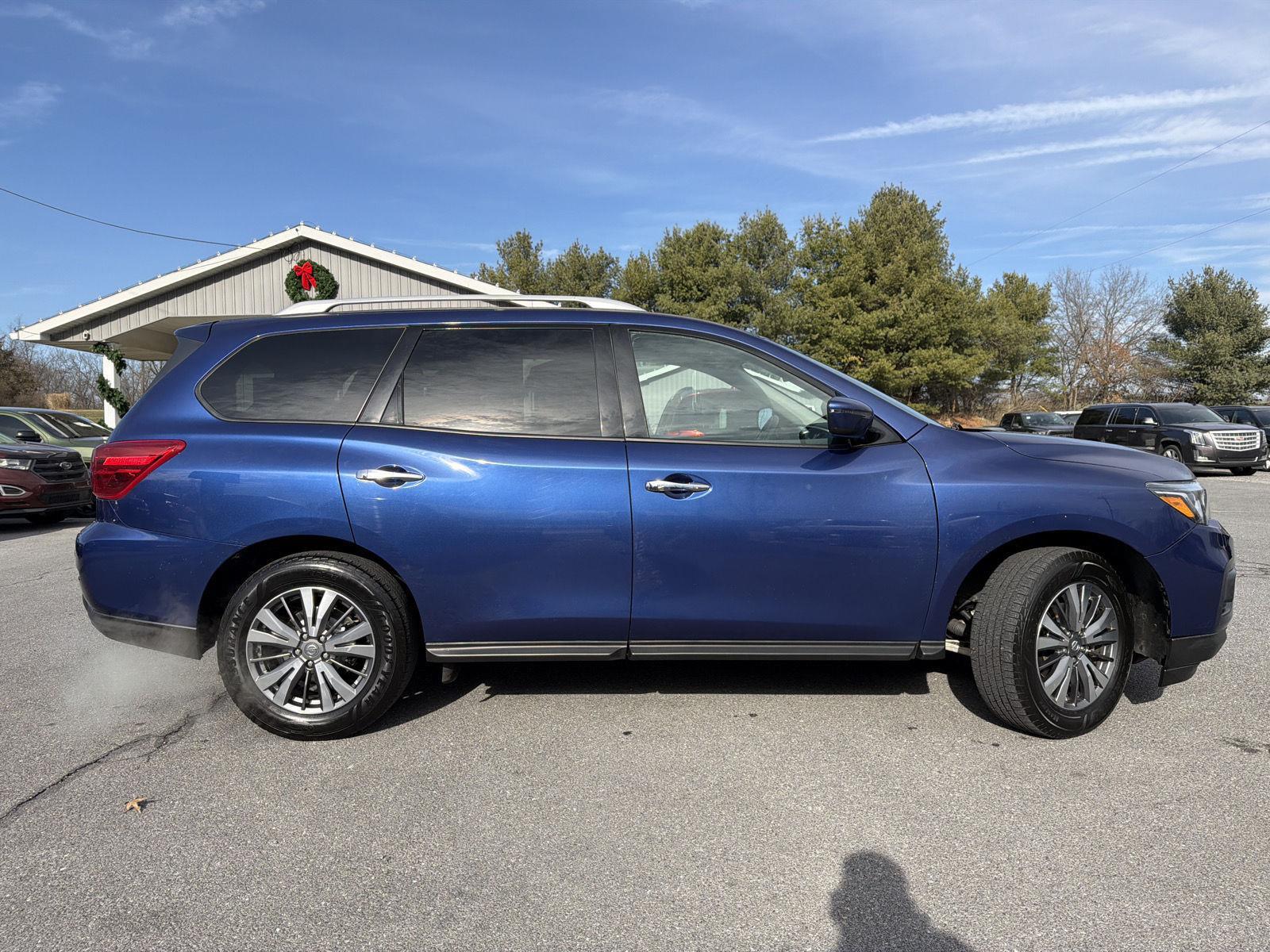 2020 Nissan Pathfinder SV