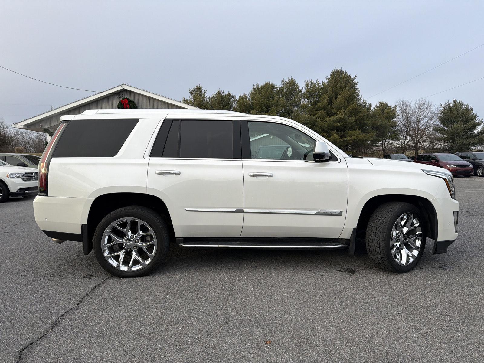 2017 Cadillac Escalade Luxury's photo