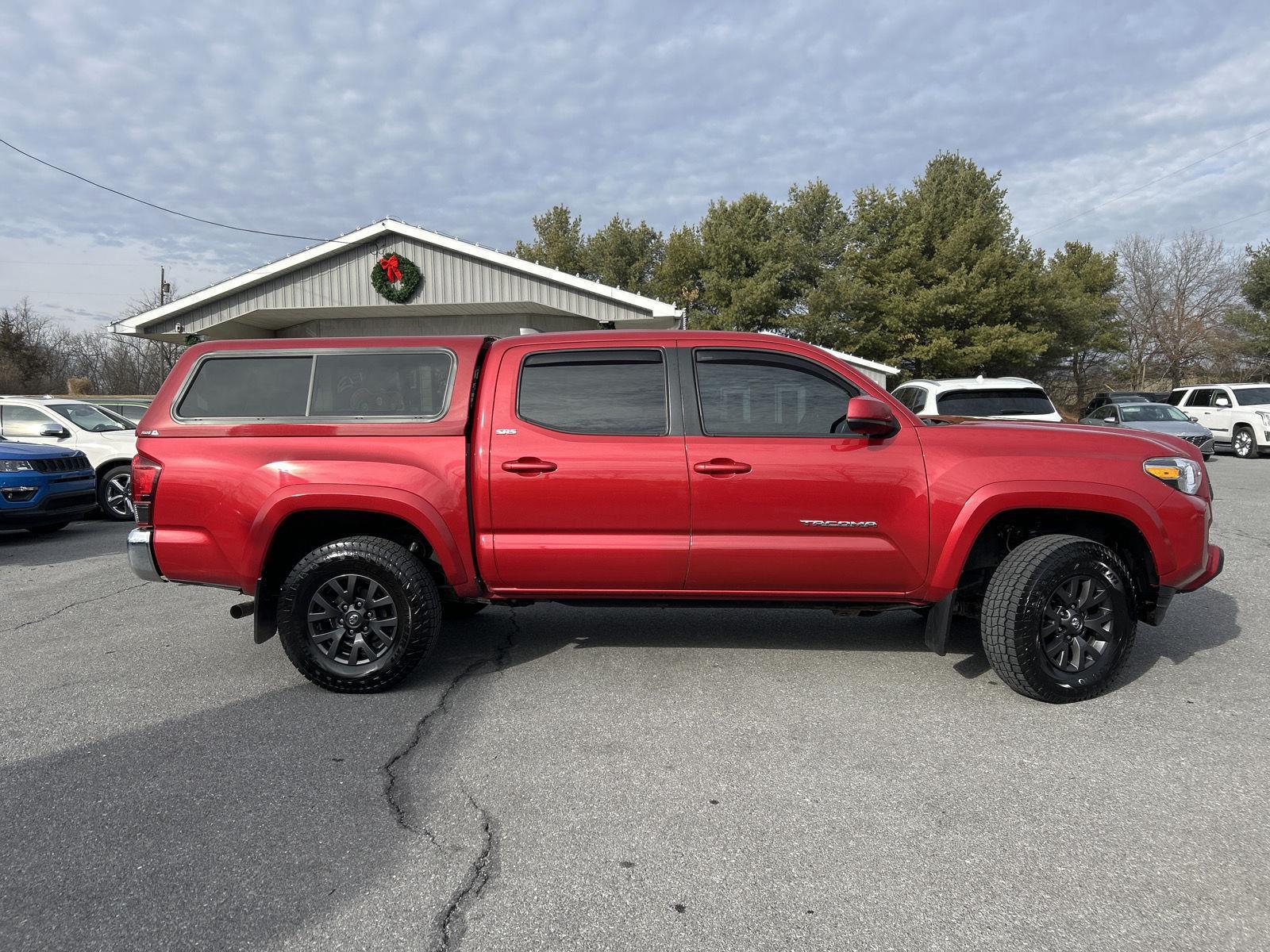2022 Toyota Tacoma SR5's photo