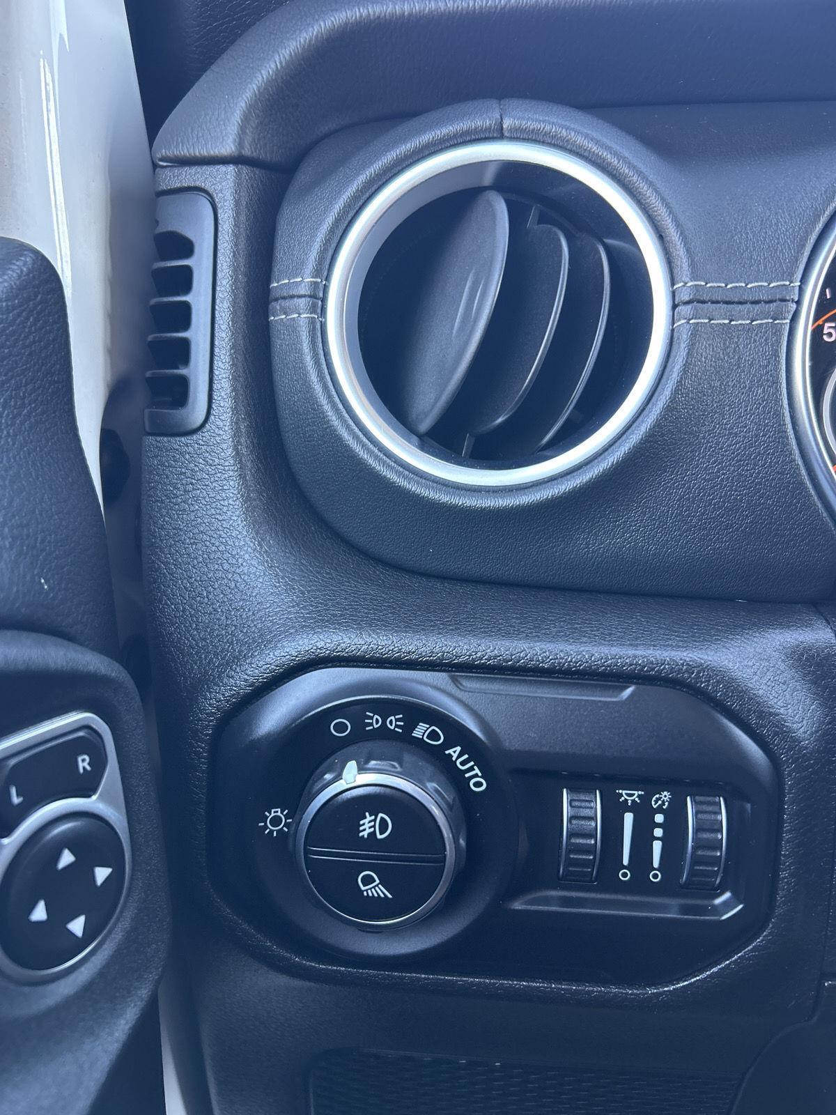2021 Jeep Gladiator Overland - Photo 9