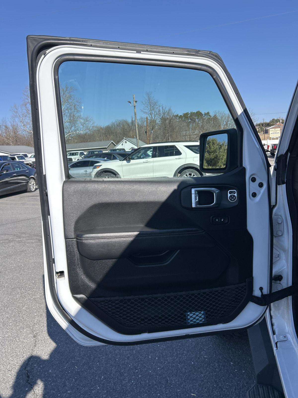 2021 Jeep Gladiator Overland - Photo 18