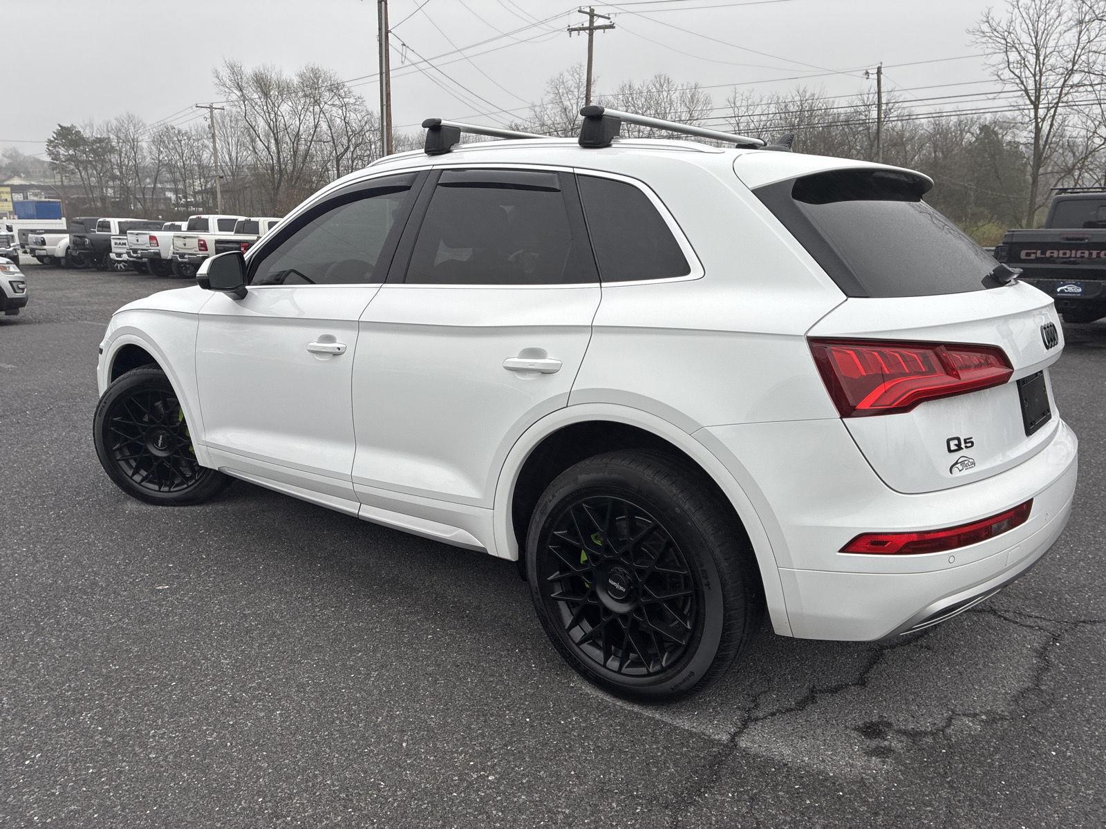 View vehicle photo 5