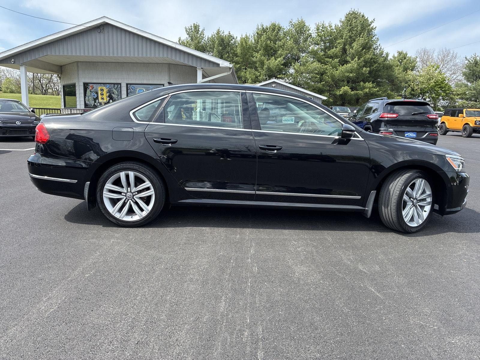 2016 Volkswagen Passat 3.6L SEL Premium Auto's photo