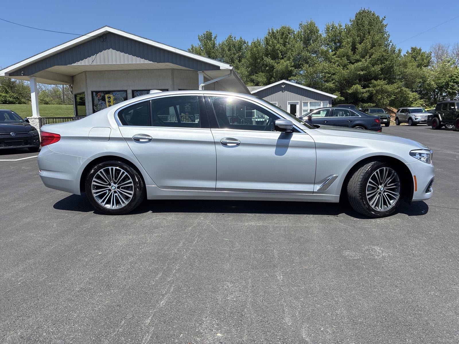 2018 BMW 5 Series 530i xDrive Sedan's photo