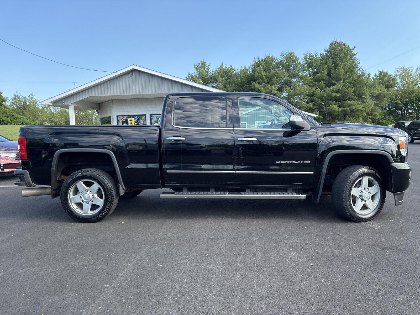 2015 GMC Sierra 4WD Crew Cab Short Box's photo