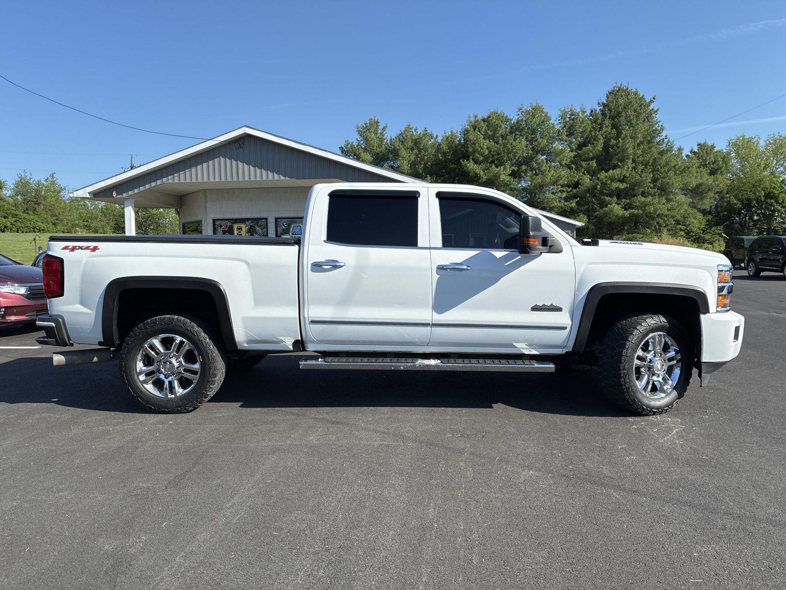 2016 Chevrolet Silverado HD High Country 4WD Crew Cab Standard Box's photo