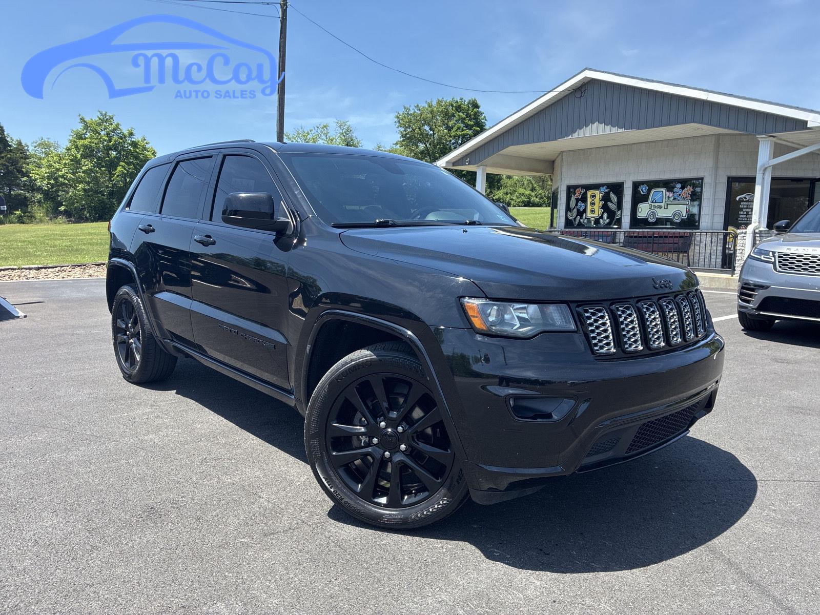 Diamond Black Crystal Pearlcoat 2017 Jeep Grand Cherokee Altitude 4WD SUV / Crossover Four-Wheel Drive 8-Speed Automatic