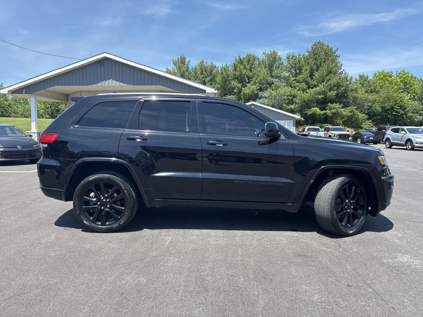 2017 Jeep Grand Cherokee Altitude 4WD's photo
