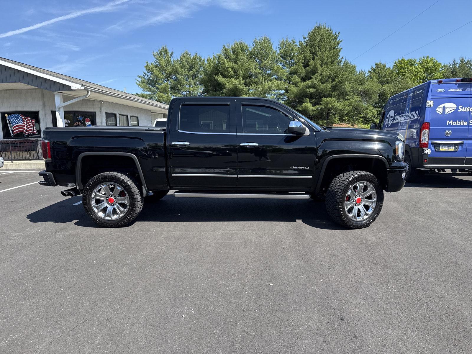 2017 GMC Sierra 4WD Crew Cab Short Box's photo
