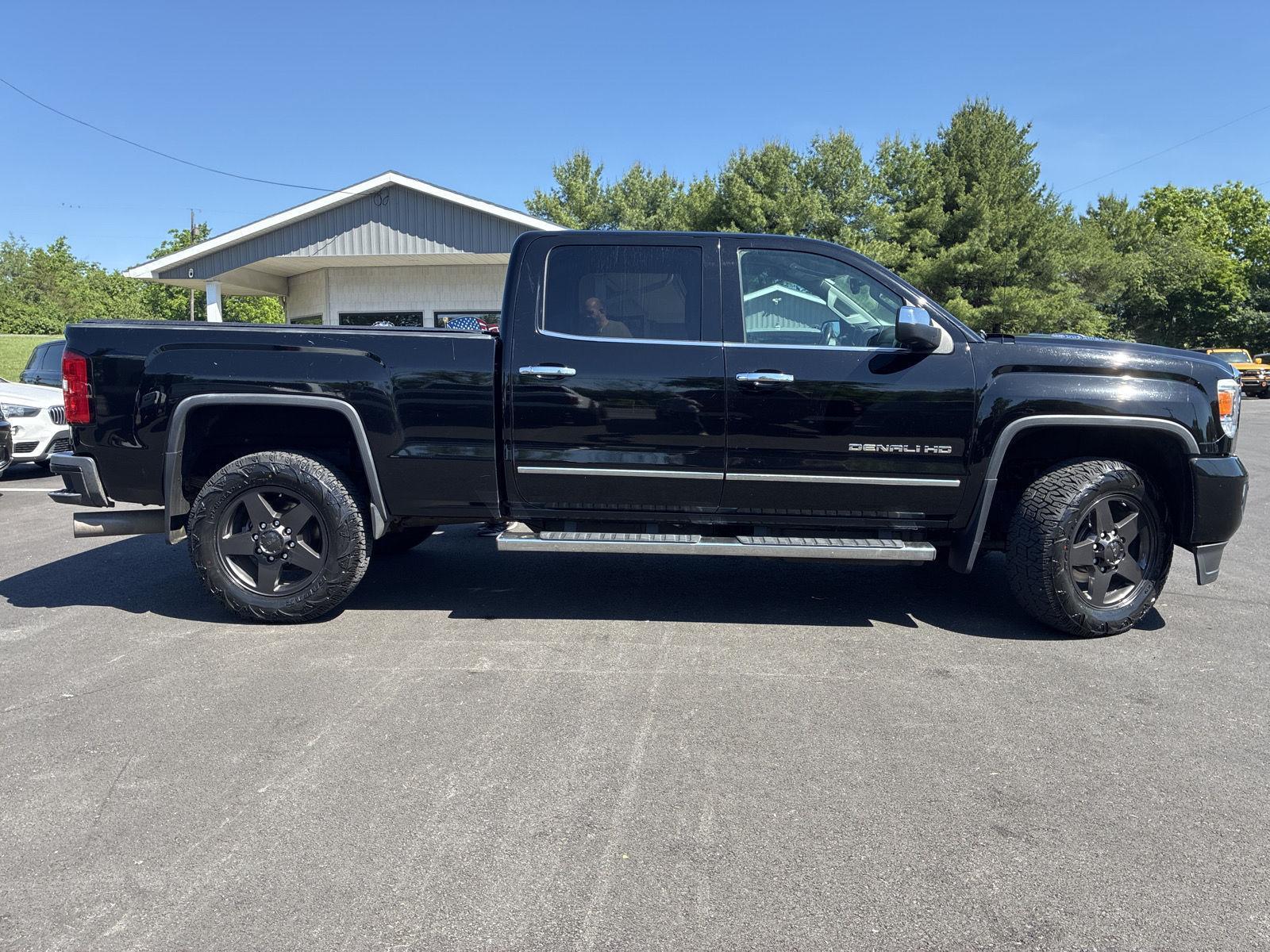 2015 GMC Sierra 4WD Crew Cab Short Box's photo