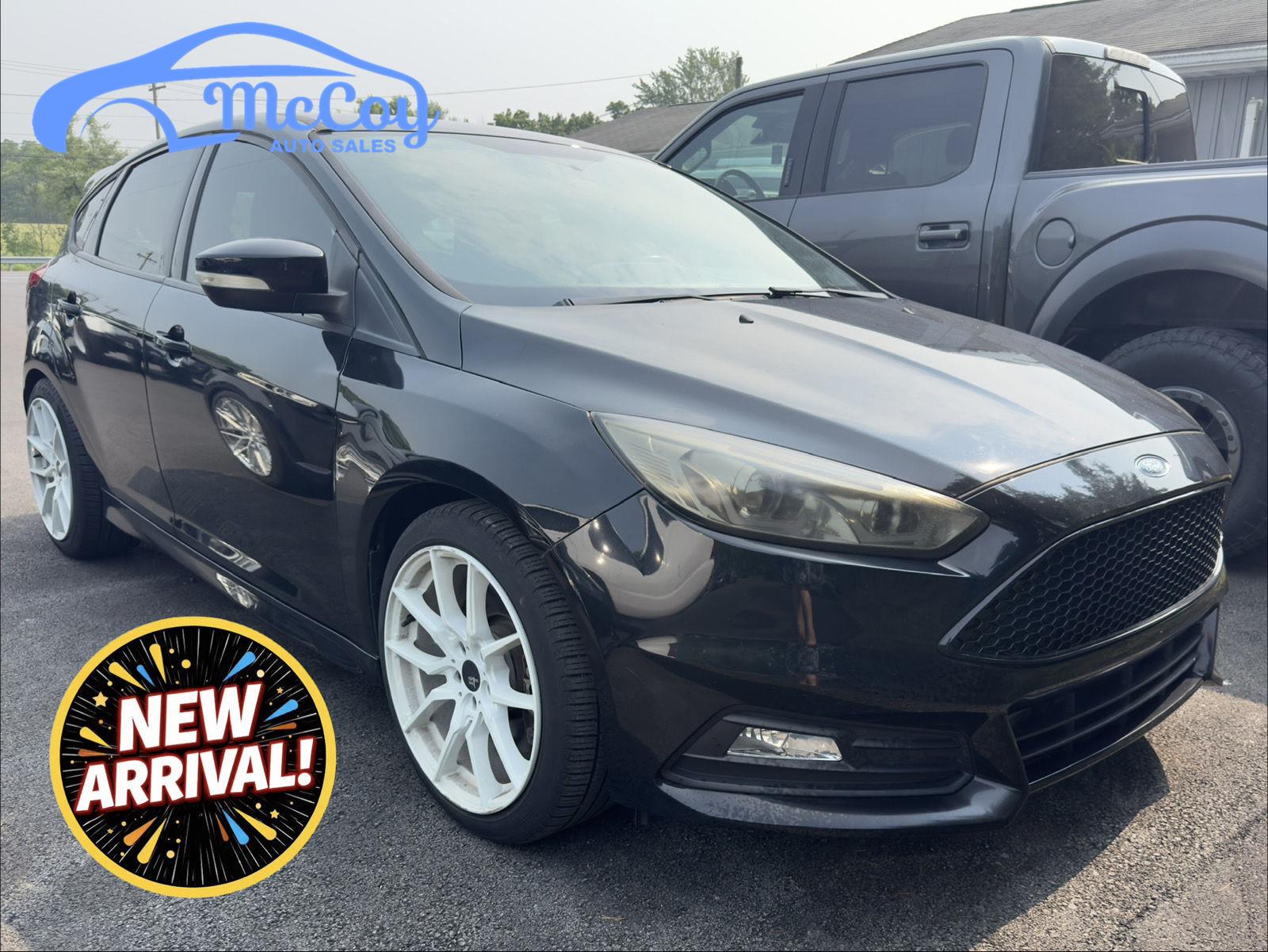 Shadow Black 2018 Ford Focus Hatchback Front-Wheel Drive 6-Speed Manual