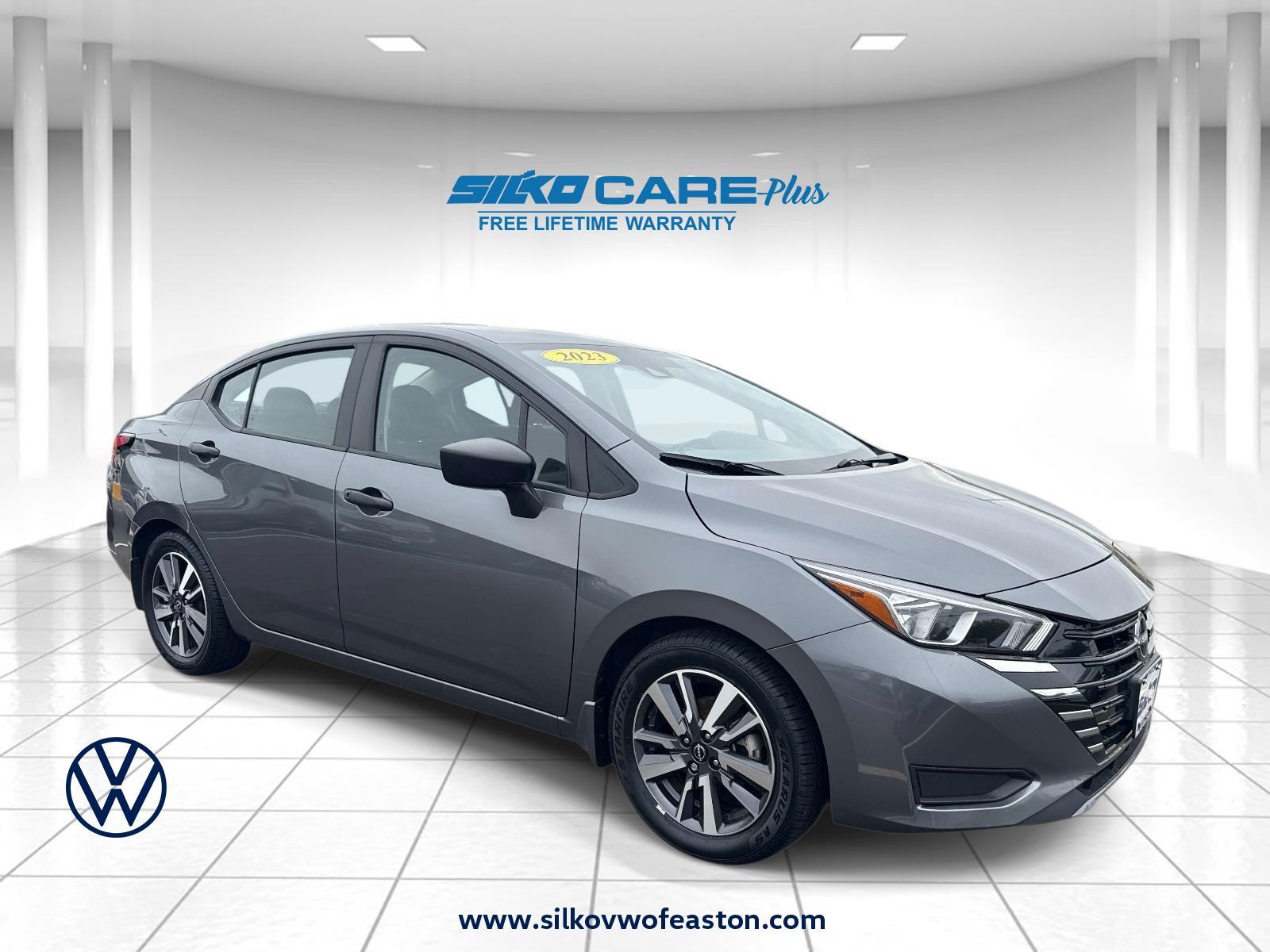 Brilliant Silver Metallic 2023 Nissan Versa S FWD Sedan Front-Wheel Drive Continuously Variable Transmission