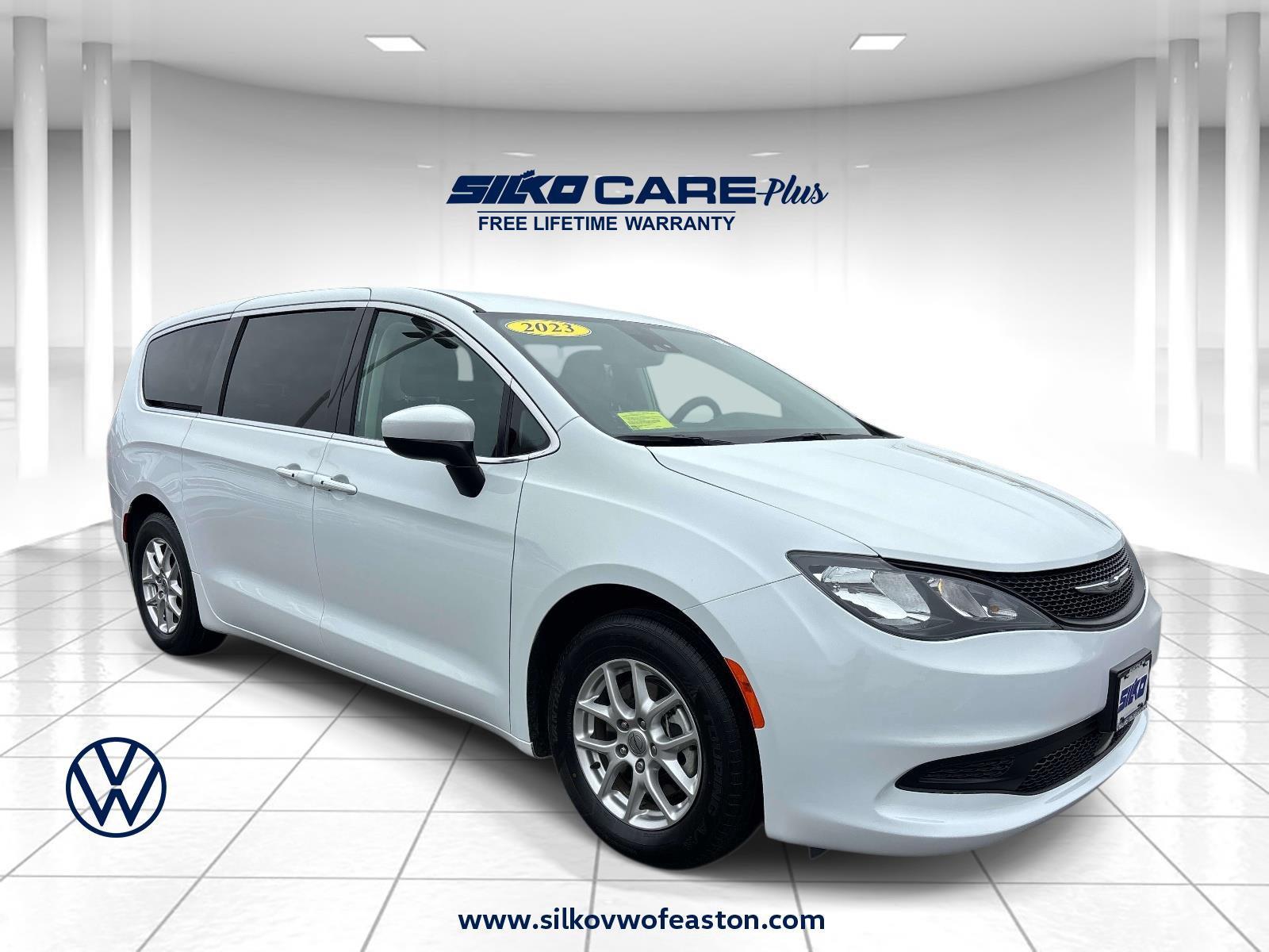 Bright White Clearcoat 2023 Chrysler Voyager Minivan Front-Wheel Drive 9-Speed Automatic