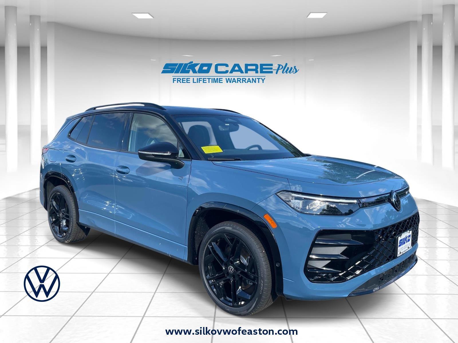 Monterey Blue w/Deep Black Roof 2026 Volkswagen Tiguan SUV / Crossover All-Wheel Drive Automatic