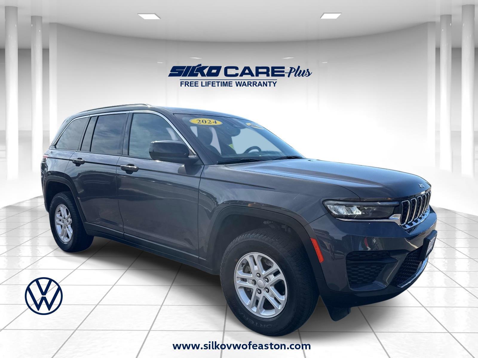 Baltic Gray Metallic Clearcoat 2024 Jeep Grand Cherokee SUV / Crossover Four-Wheel Drive 8-Speed Automatic
