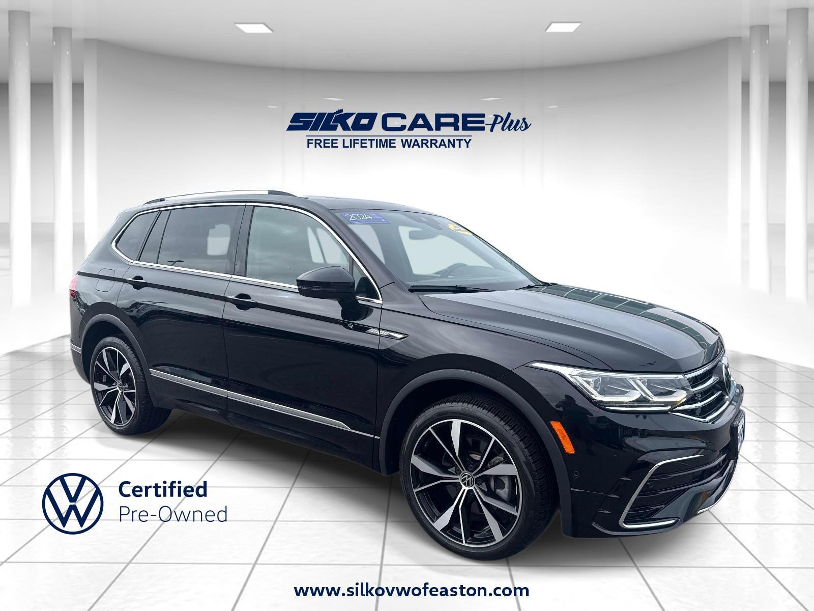 Deep Black Pearl 2024 Volkswagen Tiguan SUV / Crossover All-Wheel Drive Automatic
