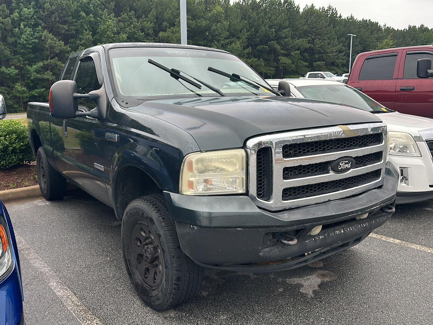 2005 Ford F-250 Super Duty Pickup Truck Four-Wheel Drive 6-Speed Manual Overdrive